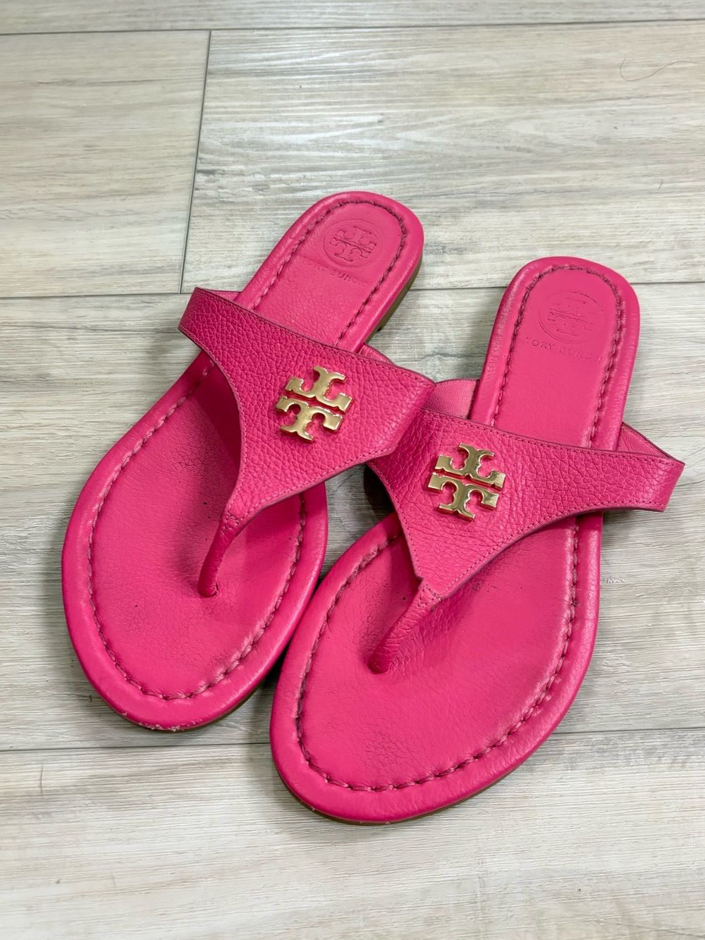 Tory Burch Jolie Pink Leather Thong Sandals with Gold Logo